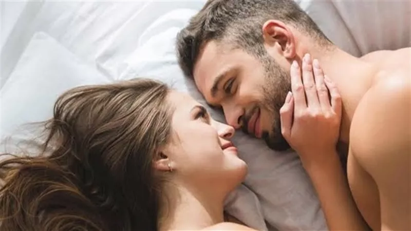سيدة تسأل: هل من حقي أن أطلب العلاقة الحميمة من زوجي؟