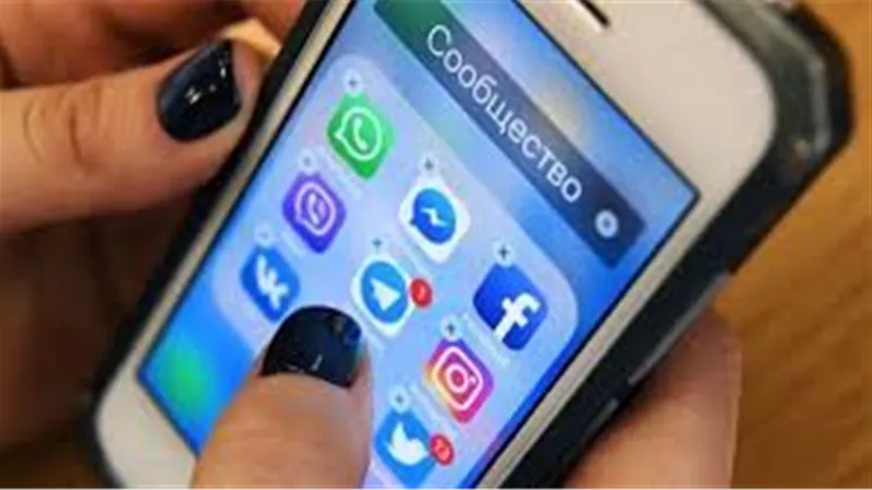 أريد أن أمنع زوجتي عن مواقع التواصل الاجتماعي.. هل يحق لي؟