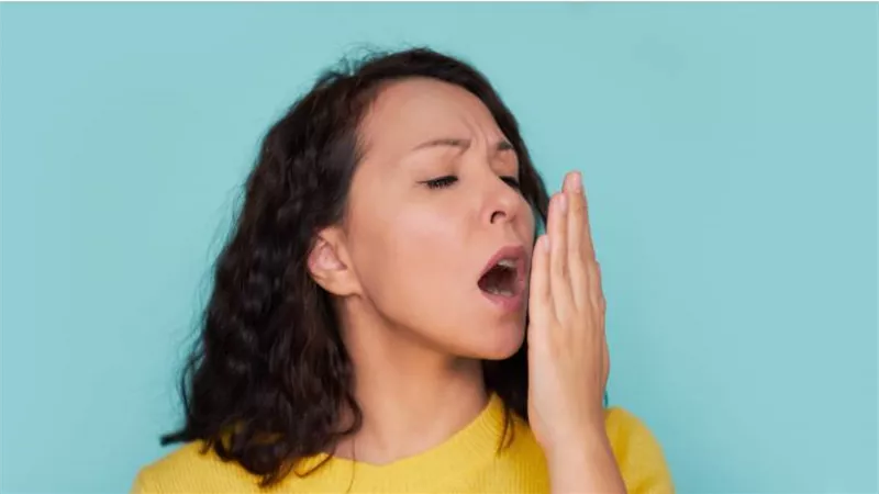 تخلصي من رائحة فمك الكريهة.. 6 نصائح فعالة لنفس منعش 