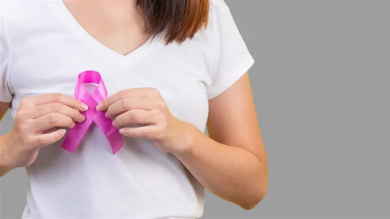 ما هي مؤشرات احتمالية الإصابة بسرطان الثدي؟ .. الصحة توضح