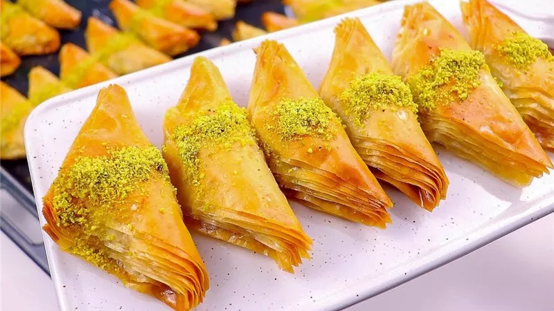 لمحبي الحلويات الشرقية.. طريقة تحضير الجلاش بالكريمة