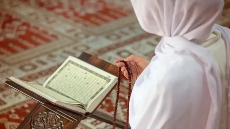 تفسير حلم قراءة سورة الضحى في المنام للعزباء والمتزوجة