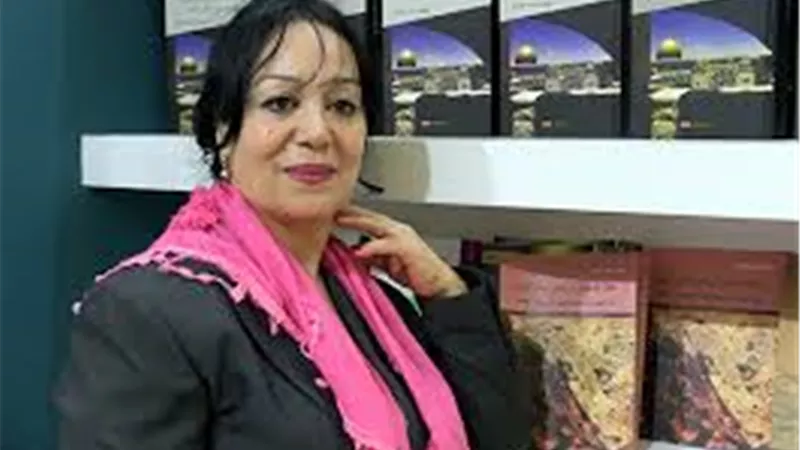ربيعة جلطي | شاعرة وروائية وأستاذة جامعية جزائرية مبدعة