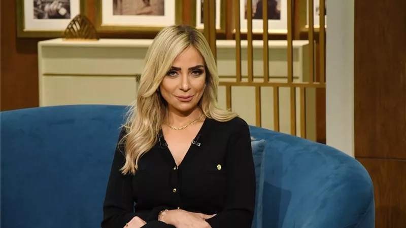 ريم البارودي تفتح النار على أحمد سعد: «ما أحبش أشوف راجل لابس حلق» (فيديو)