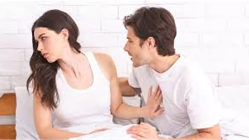 أشعر بالاشمئزاز كلما اقتربت من زوجي.. ما السبب؟