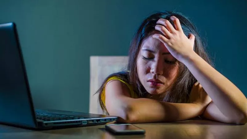 فتاة تستغيث من أهلها: هل يجوز أهرب مع حبيبي؟