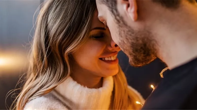كيف يمكنك الاستفادة من التواصل غير اللفظي مع زوجك في عيد الحب 2055