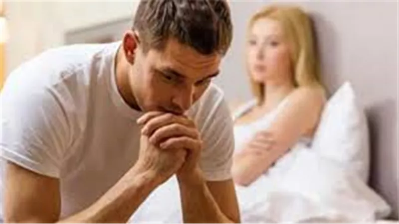 أشك أن زوجي شاذ.. هل أطلب الطلاق؟