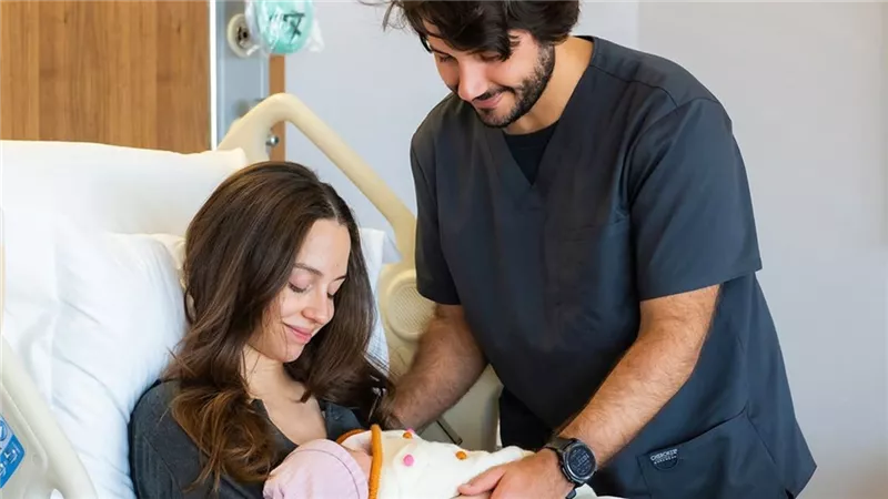 لماذا أطلقت الأميرة إيمان عبد الله اسم «أمينة» على مولودتها الأولى.. وكيف هنأتها الملكة رانيا؟ 