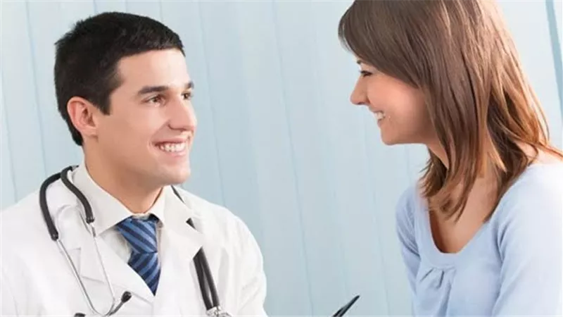 مفتي الديار السابق يكشف حكم بطلان صيام المرأة عندما يفحصها الطبيب برمضان 