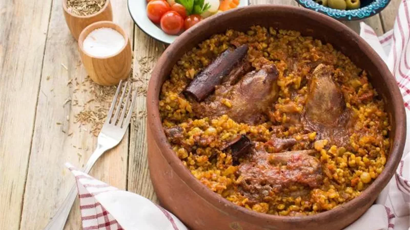 سهلة واقتصادية .. طريقة عمل طاجن الفريك بالكبد والقوانص
