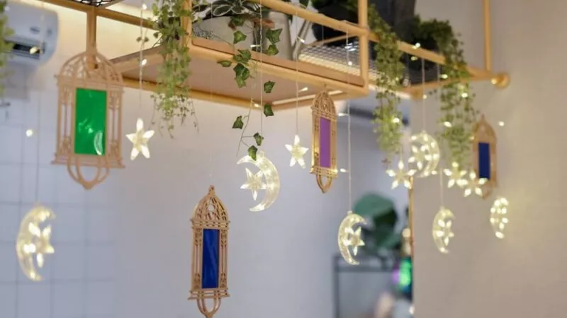 تفسير حلم رؤية زينة رمضان في المنام وإرتباطه بالحظ الجيد وتحقيق الأمنيات