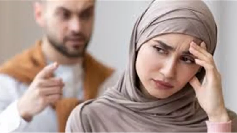 زوجة تروي معاناتها بعد اكتشاف خيانة زوجها ومحاولته الاستيلاء على ميراثها