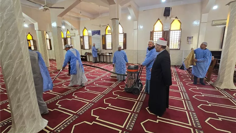 صور.. انطلاق حملة النظافة بالمساجد استعدادًا لاستقبال شهر رمضان