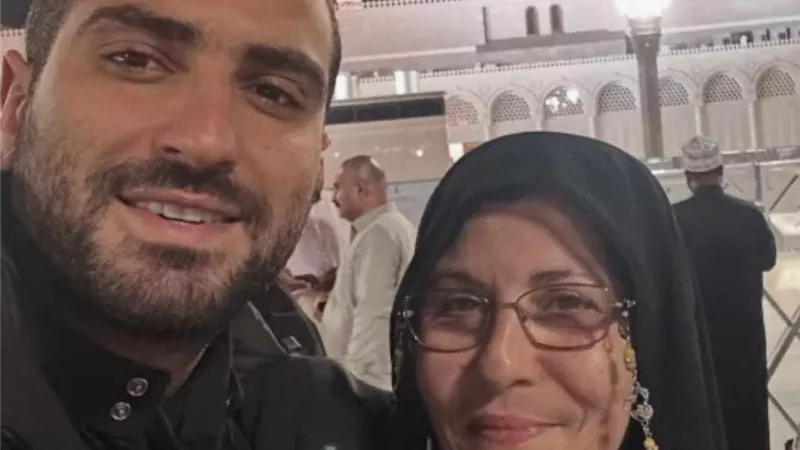 بعد نجاح «إقامة جبرية».. محمد الشرنوبي ووالدته يؤديان مناسك العمرة
