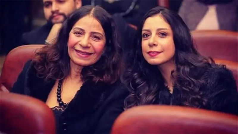 ياسمين رحمي تكشف الحالة الصحية لوالدتها بعد إصابتها أثناء تصوير مسلسل 80 باكو
