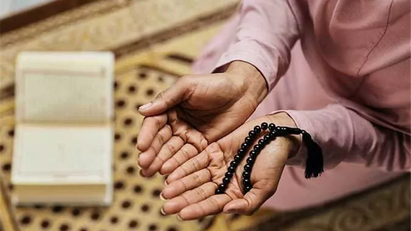 تفسير حلم الدعاء في المنام وعلاقته بقضاء الحوائج 