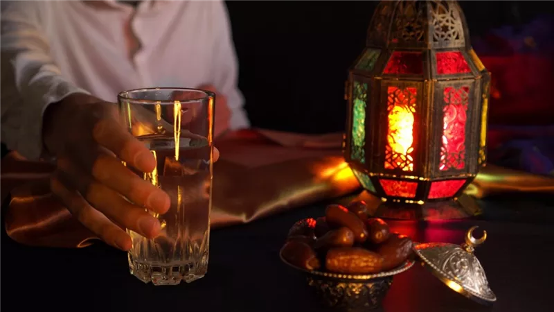 تفسير حلم تناول السحور في المنام للعزباء والمتزوجة 