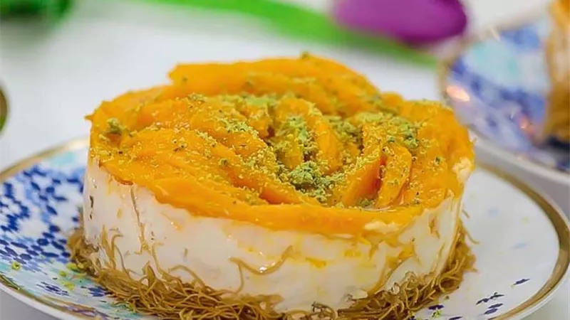 حلويات رمضان 2025..  طريقة عمل تشيز كيك الكنافة في مطبخك