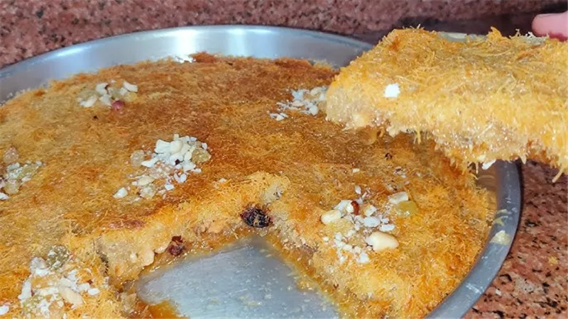 حلويات رمضان 2025 ..  طريقة عمل الكنافة بالزبيب وجوز الهند