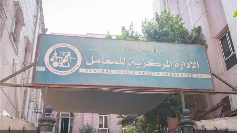 بالصور.. وزير الصحة يتفقد موقع حريق إدارة التراخيص الطبية والعلاج الحر