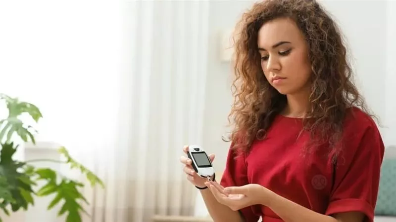 5 أعراض لانخفاض نسبة السكر بالدم.. انتبه لها أثناء أداء العمرة
