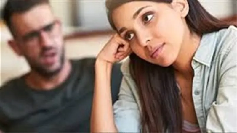 أشعر بالغيرة الشديدة من طليقة زوجي.. ماذا افعل؟