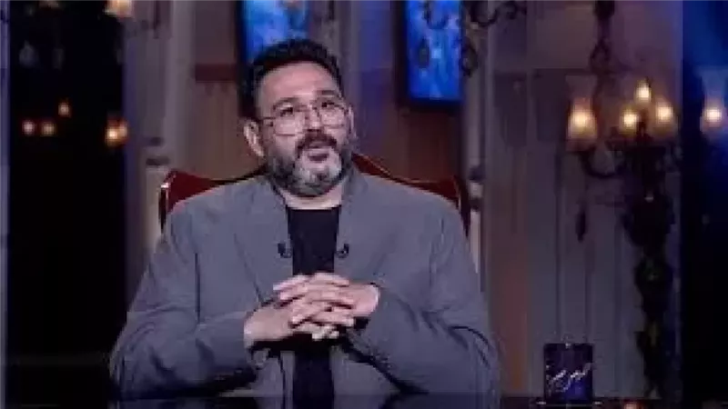 أكرم حسني: أذهب إلى طبيب نفسي وأشعر بالتقصير دائمًا