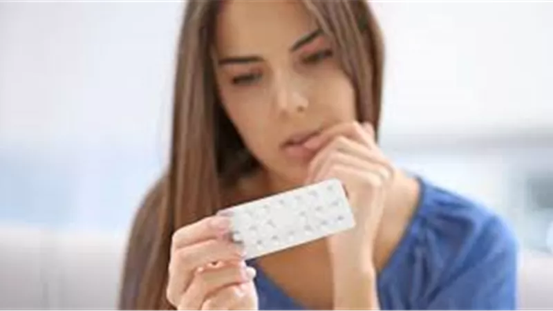 أتناول حبوب منع الحمل دون علم زوجي.. ماذا أفعل؟