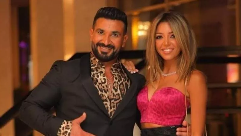 أحمد سعد يفاجأ زوجته بسيارة رانج روفر هدية 