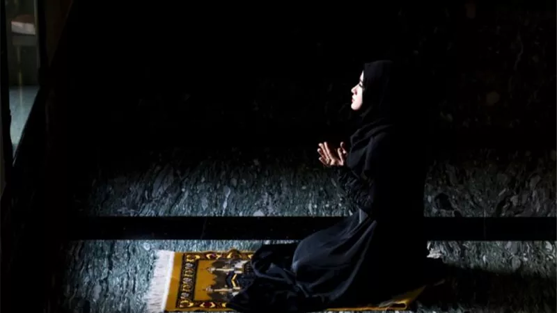 ما حكم صلاة التهجد للنساء وكيفية أداءها؟.. «الإفتاء تُجيب»