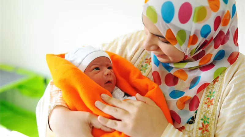 هل يجوز للمرضع الصيام مع استخدام اللبن الصناعي؟  «الإفتاء تُجيب»