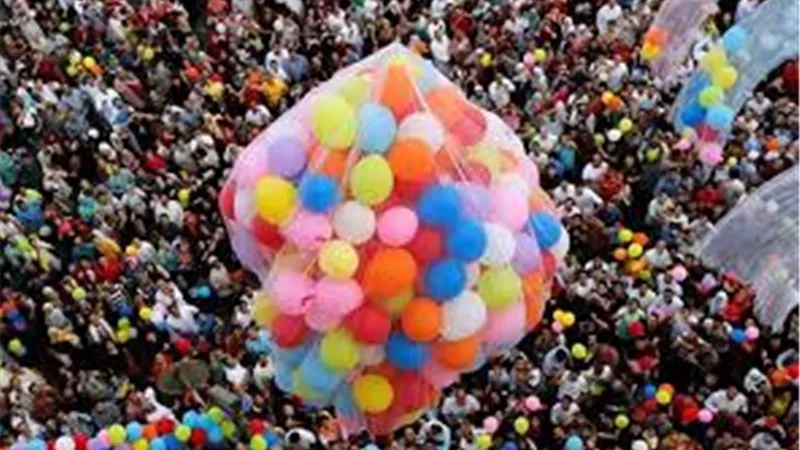 مصارعة ومعارك بيض وسباق المصافحة.. عادات طريفة لشعوب العالم في عيد الفطر