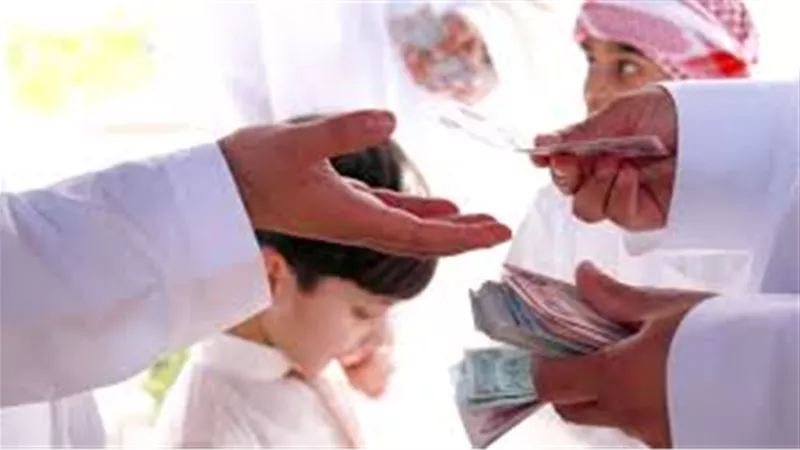 كيف تحولت العيدية من وسيلة ترابط إلى «فودافون كاش»؟