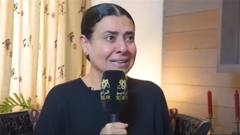 نشوى مصطفى تثير الجدل بقبر زوجها الراحل ورائحة المسك تفتح عليها النار 