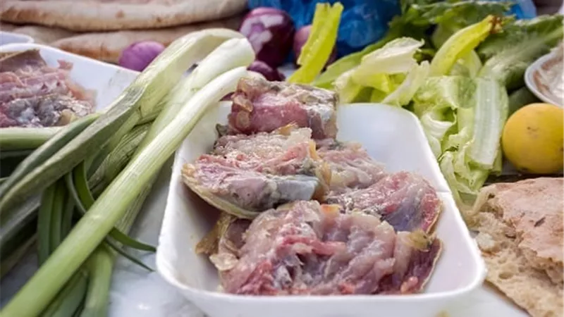 طريقة عمل الفسيخ بالطحينة بخطوات بسيطة على سفرة عيد الفطر 