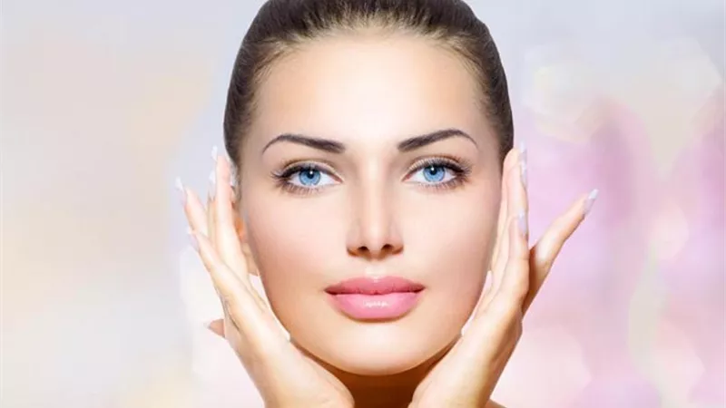 أفضل  أنواع الكريمات الليلية لتغذية ونضارة البشرة 