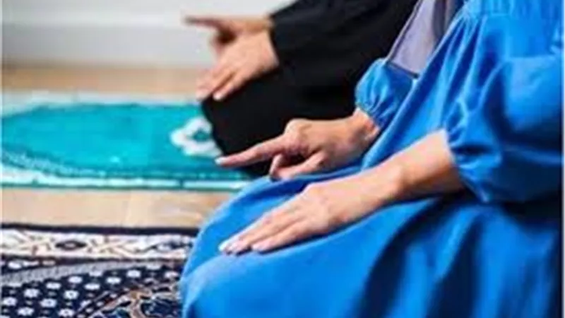 الأزهر: شرط واحد لصلاة الفتاة بالبنطلون