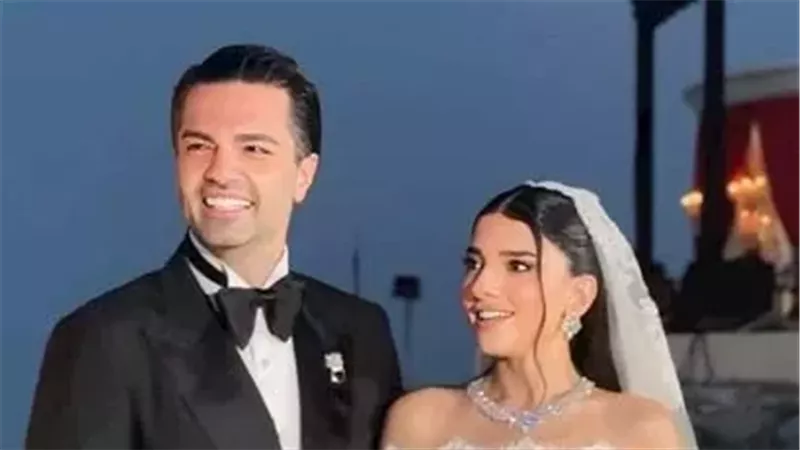كأميرات ديزني.. نارين بيوتي تتألق في حفل زفافها بتوقيع إيلي صعب 