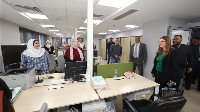 صور.. رئيس البريد تتفقد مكاتب القليوبية لمتابعة حركة انتظام سير العمل