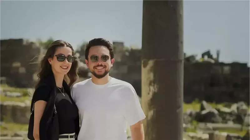 الأميرة رجوة تتألق بإطلالة حديثة عملية في ظهورها الأخير 