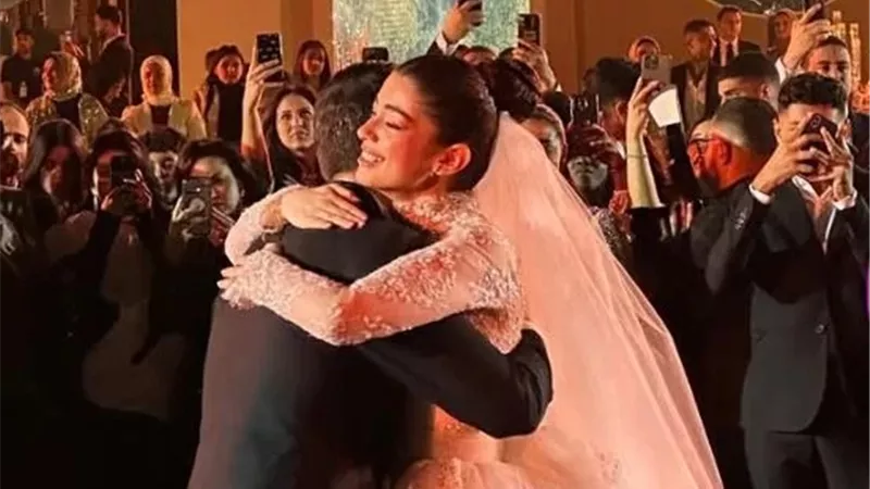 على أغنية بنت أبوها.. بكاء ليلى أحمد زاهر فى فرحها يفسد مكياجها