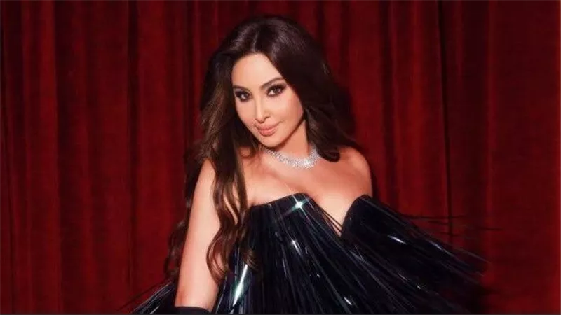 إليسا تتألق بلمسات فالنتينو في أحدث ظهور لها 