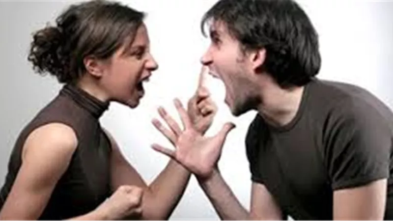 رجل يشكو: كيف أتعامل مع زوجتي المستغلة؟