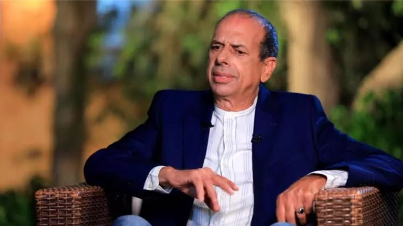 محمد الصاوي يبكي على الهواء بعد استرجاعه وفاة ابنه في حادث سير
