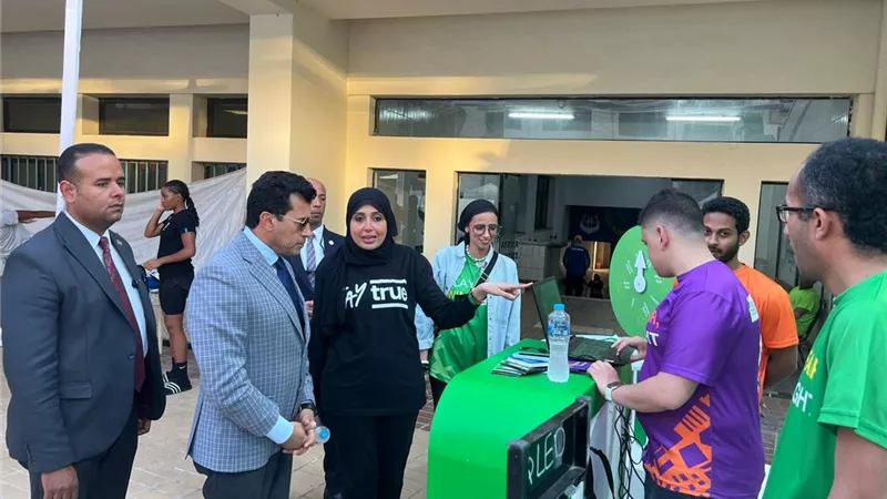 وزير الرياضة يزور جناح المنظمة المصرية لمكافحة المنشطات خلال بطولة إفريقيا للسباحة للناشئين