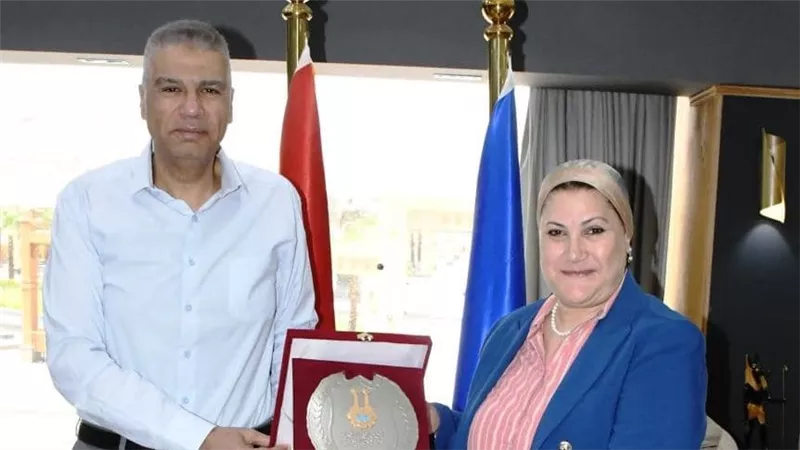«السنباطي» تبحث مع محافظ أسوان سبل التعاون المشترك لدعم قضايا الطفل