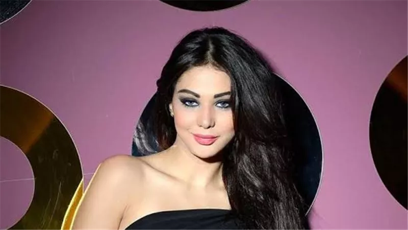 المغربية ابتسام تسكت تفاجئ جمهورها بإعلان خطوبتها