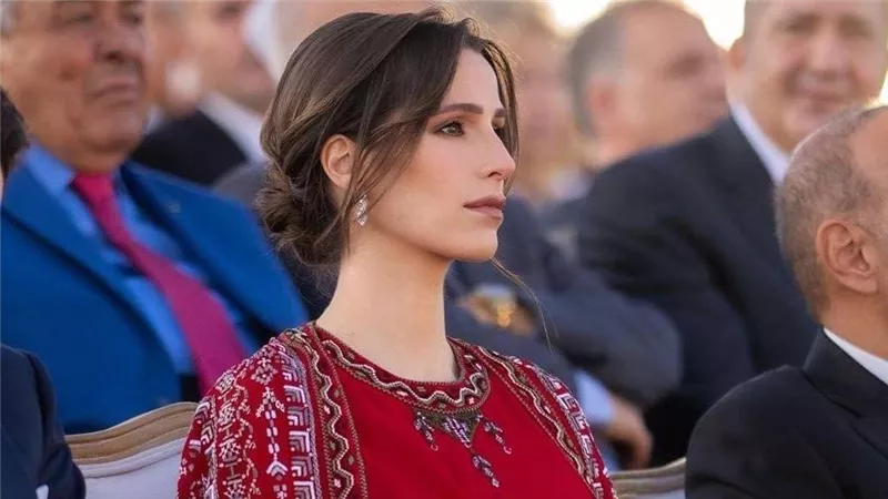 في عيد ميلادها.. أبرز إطلالات الأميرة رجوة الحسين لتألق مستمر 