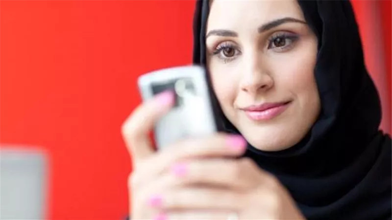 4 تأثيرات إيجابية ومثلها سلبية لاستخدام الرسائل النصية في العلاقة العاطفية 